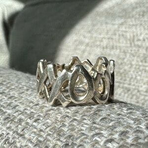 Tiffany & Co. Paloma Picasso Graffiti Love And Kisses Ring size 7
